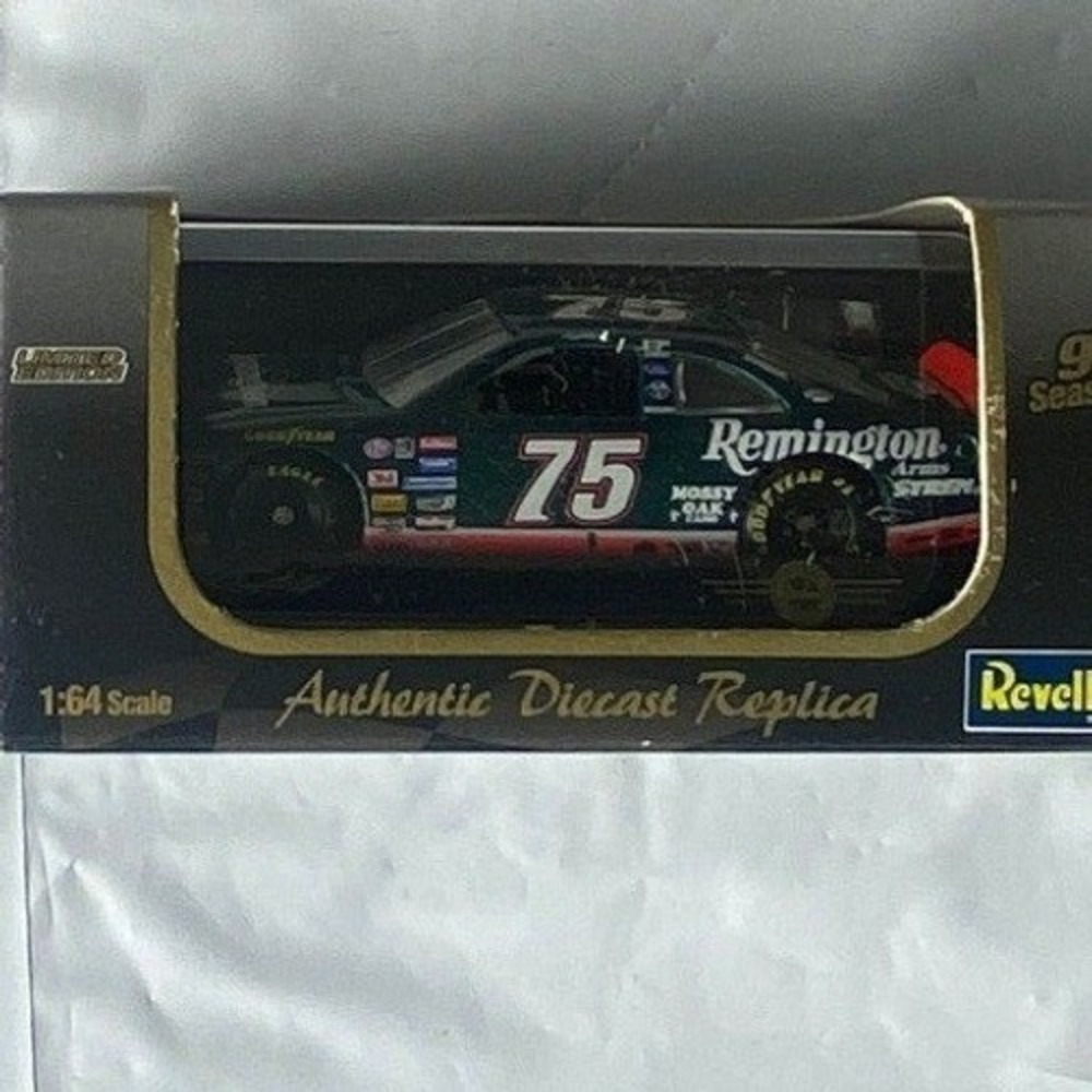 Revell 75 Remington Authentic Diecast‎ Replica 1:64 Scale Model Car Black